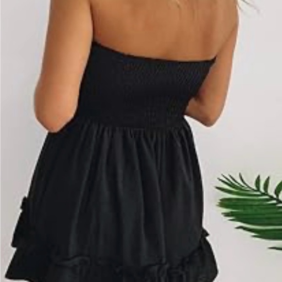 Elegant Strapless Black Dress - Picture 2 of 4